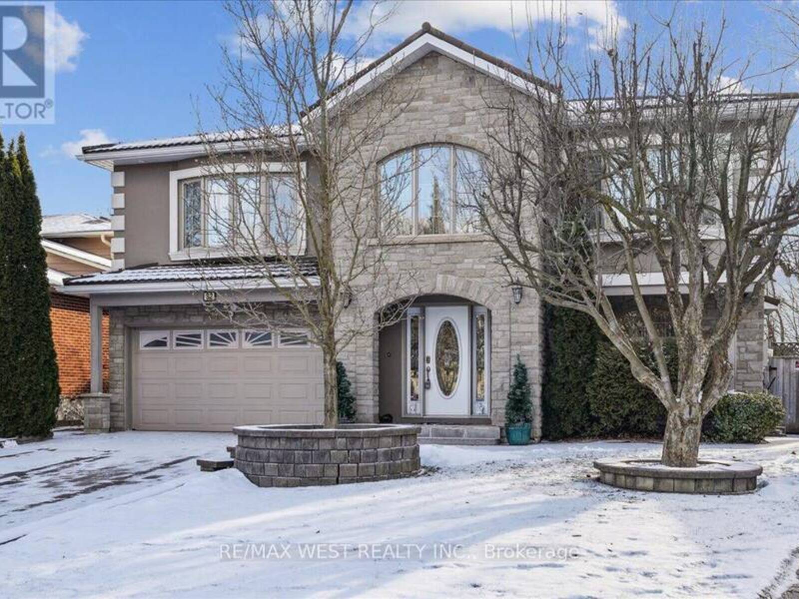 82 DERBY COURT, Newmarket, Ontario L3Y 5Z9