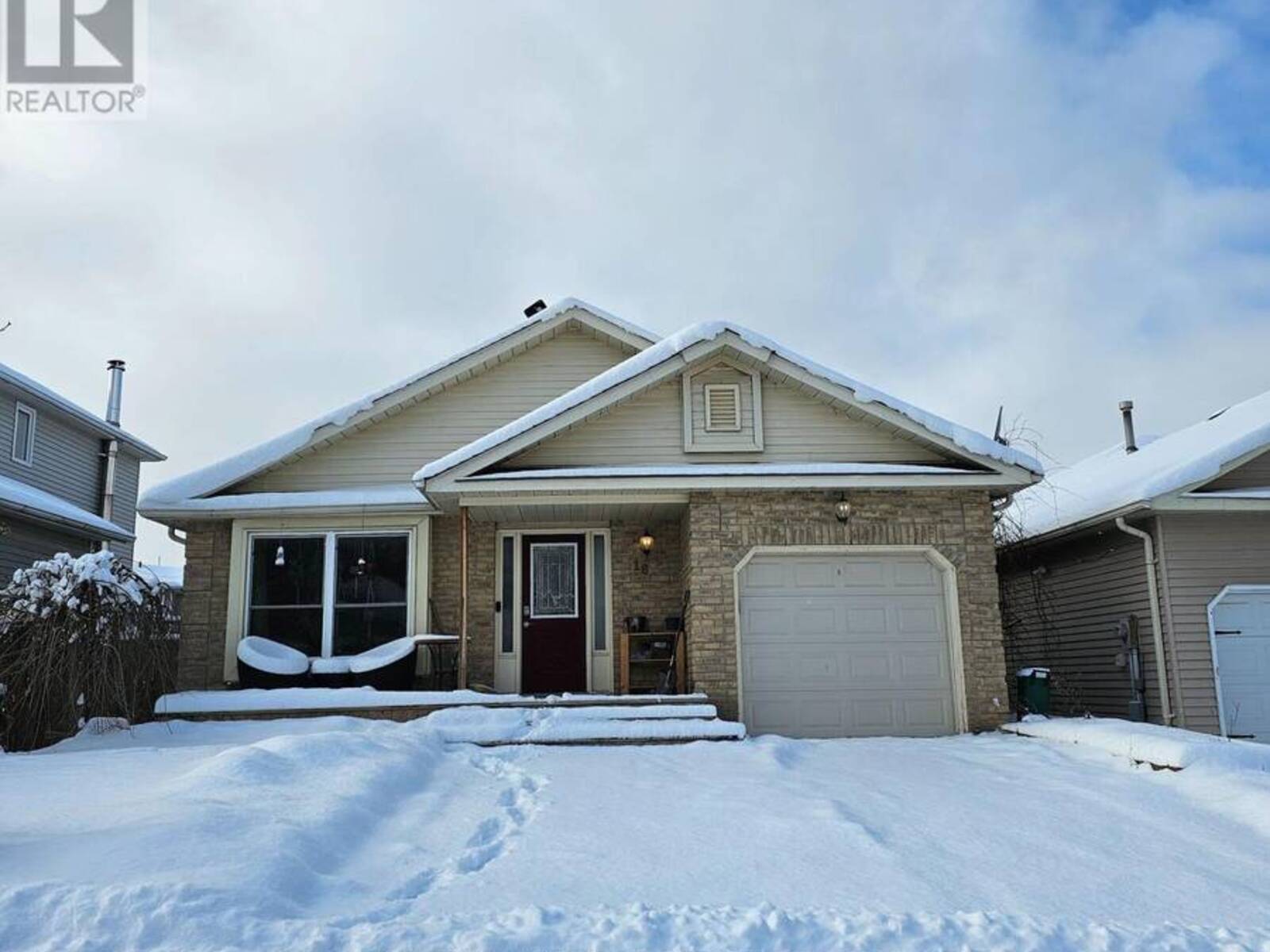 16 GOSNEY CRESCENT W, Barrie, Ontario L4N 6T6