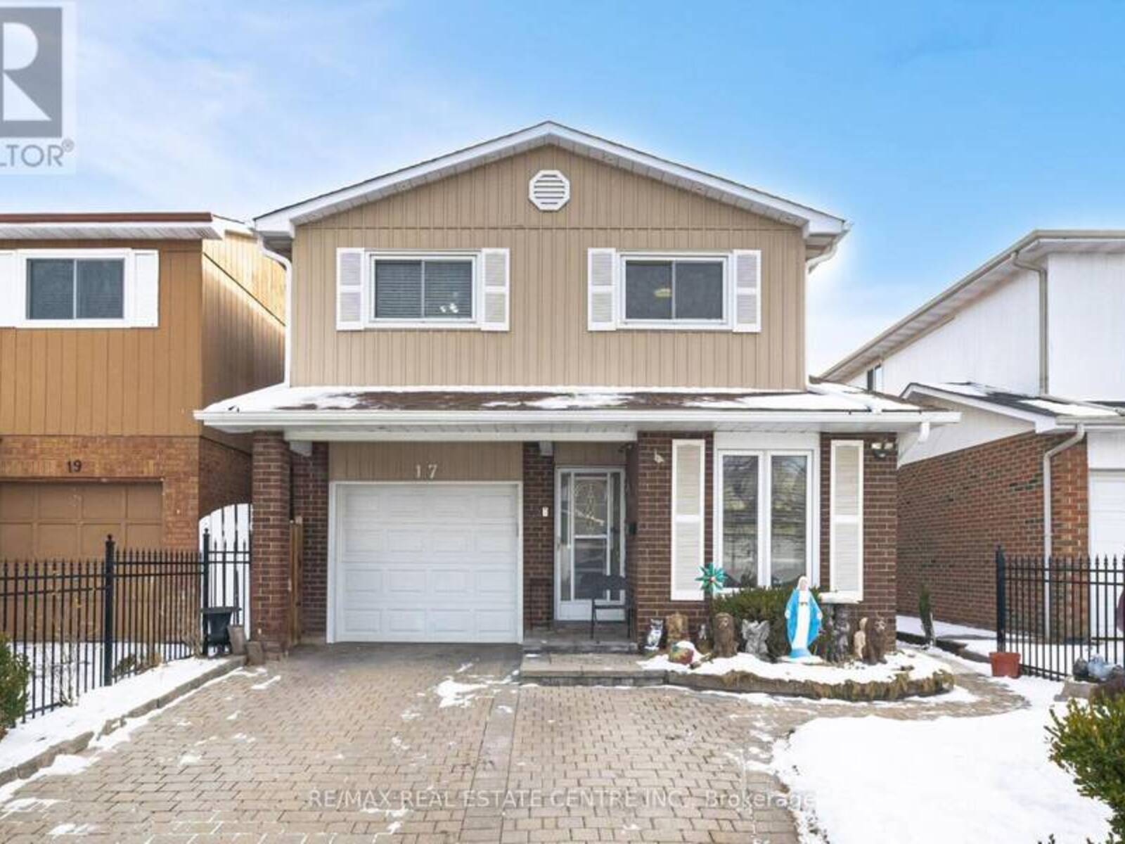 17 ASHURST CRESCENT, Brampton, Ontario L6V 3N6