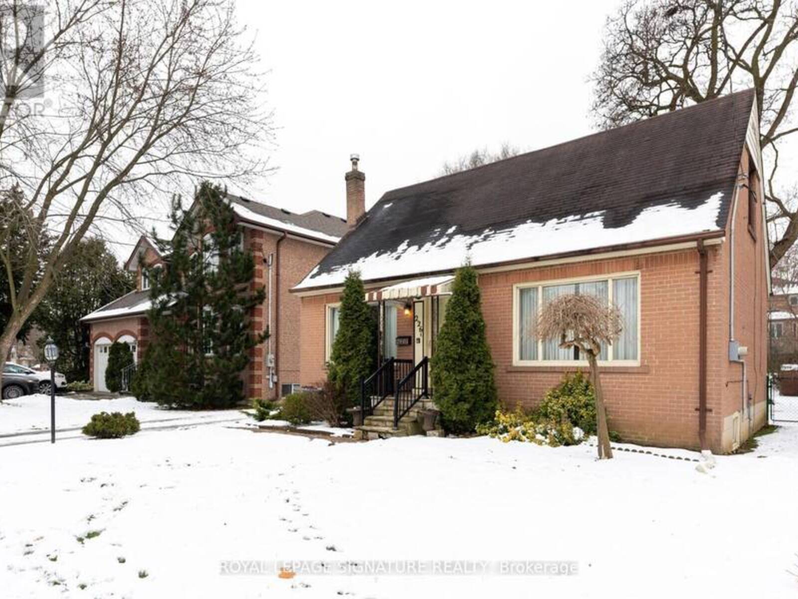 226 MARTIN GROVE ROAD, Toronto, Ontario M9B 4L4