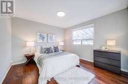 82 WOOTTEN WAY N | Markham Ontario | Slide Image Thirteen