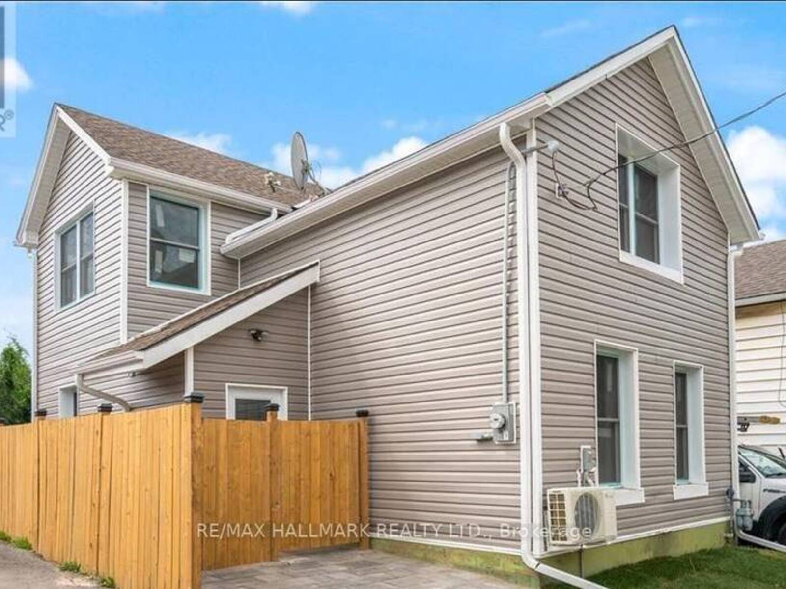 1 TASKER STREET, St. Catharines, Ontario L2R 3Z7