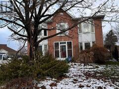 14 HOLDEN COURT Whitby Ontario, L1N 9A1