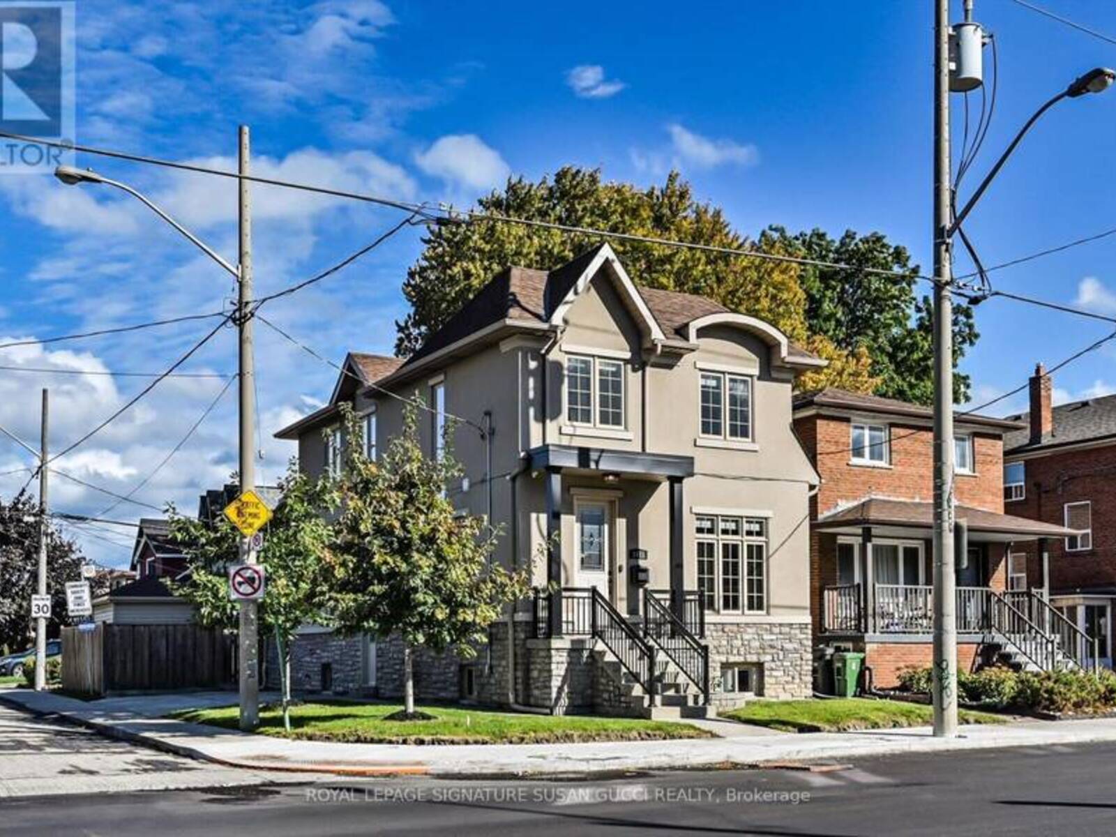 1425 WOODBINE AVENUE, Toronto, Ontario M4C 4G7