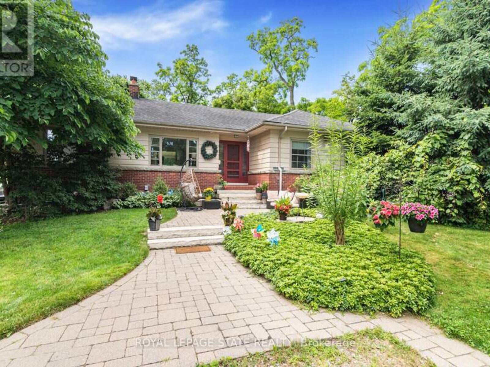 2 MOUNTAIN BROW BOULEVARD, Hamilton, Ontario L8T 1A3