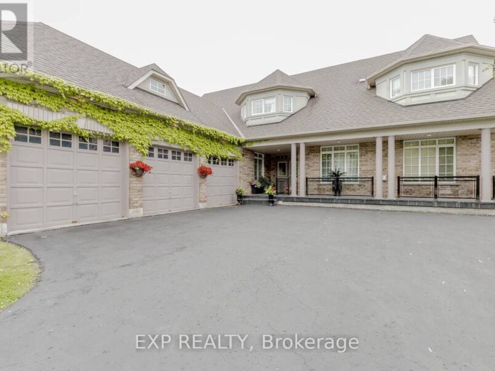 4 CHAMPION COURT, Brampton, Ontario L6Y 5G9