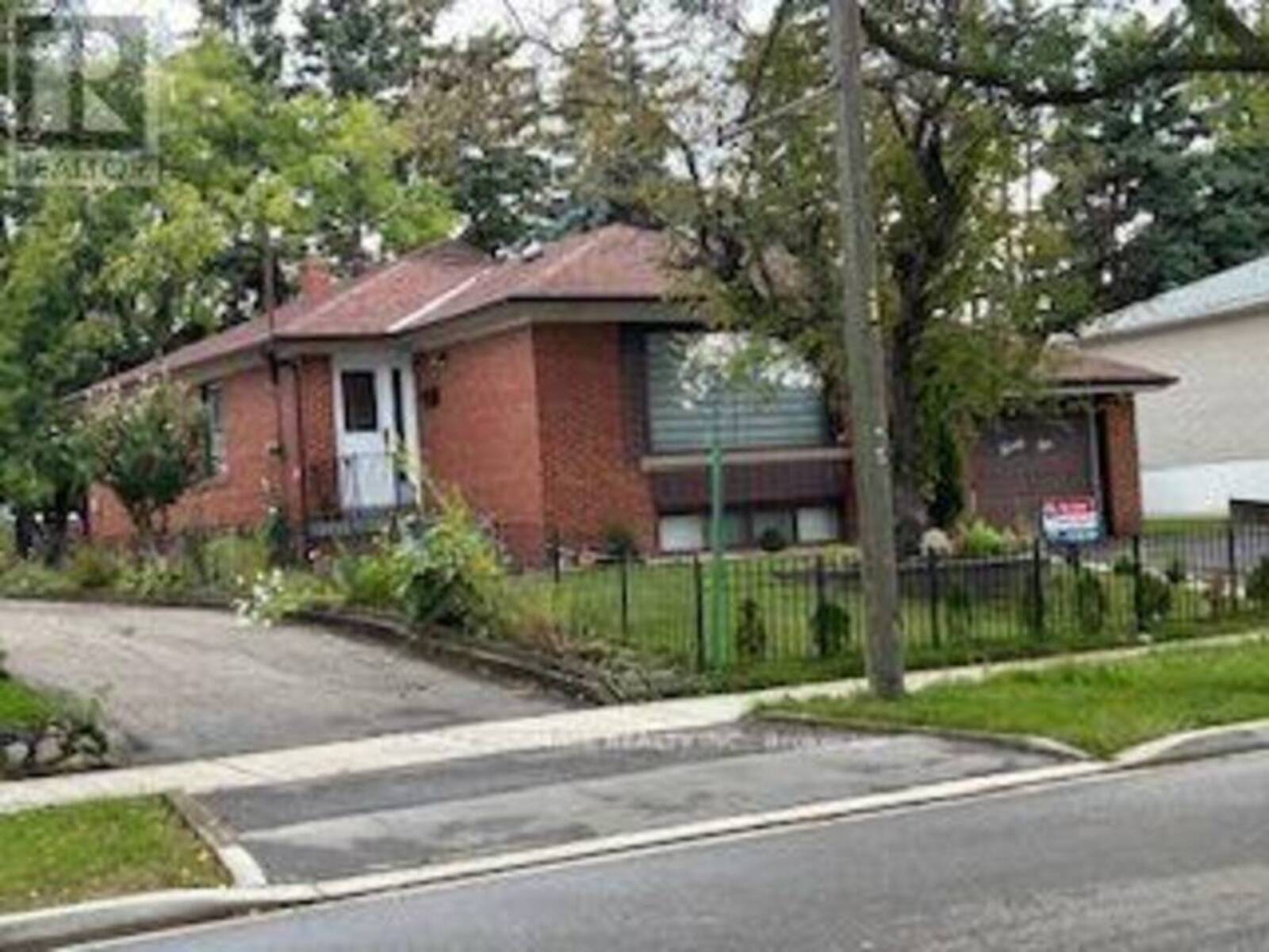 21 BENWAY DRIVE, Toronto, Ontario M9W 1Z2