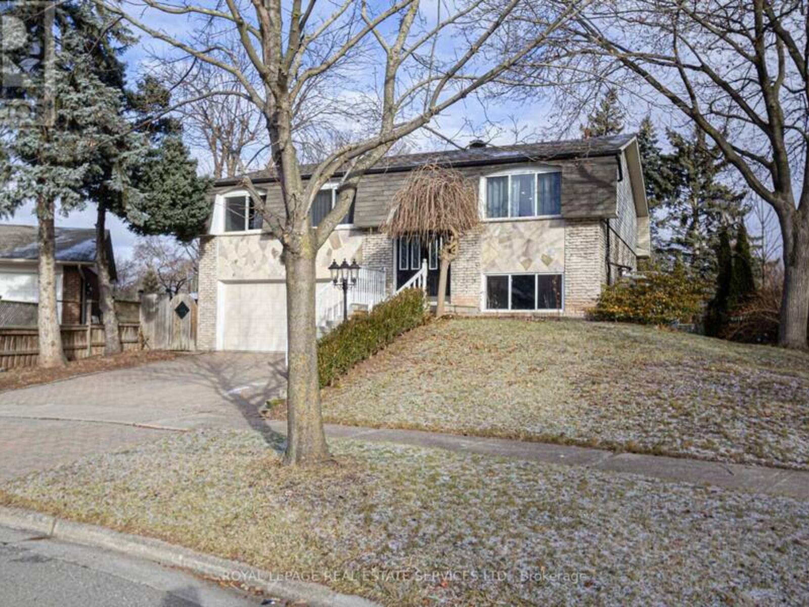 2483 YARMOUTH CRESCENT N, Oakville, Ontario L6L 2M9