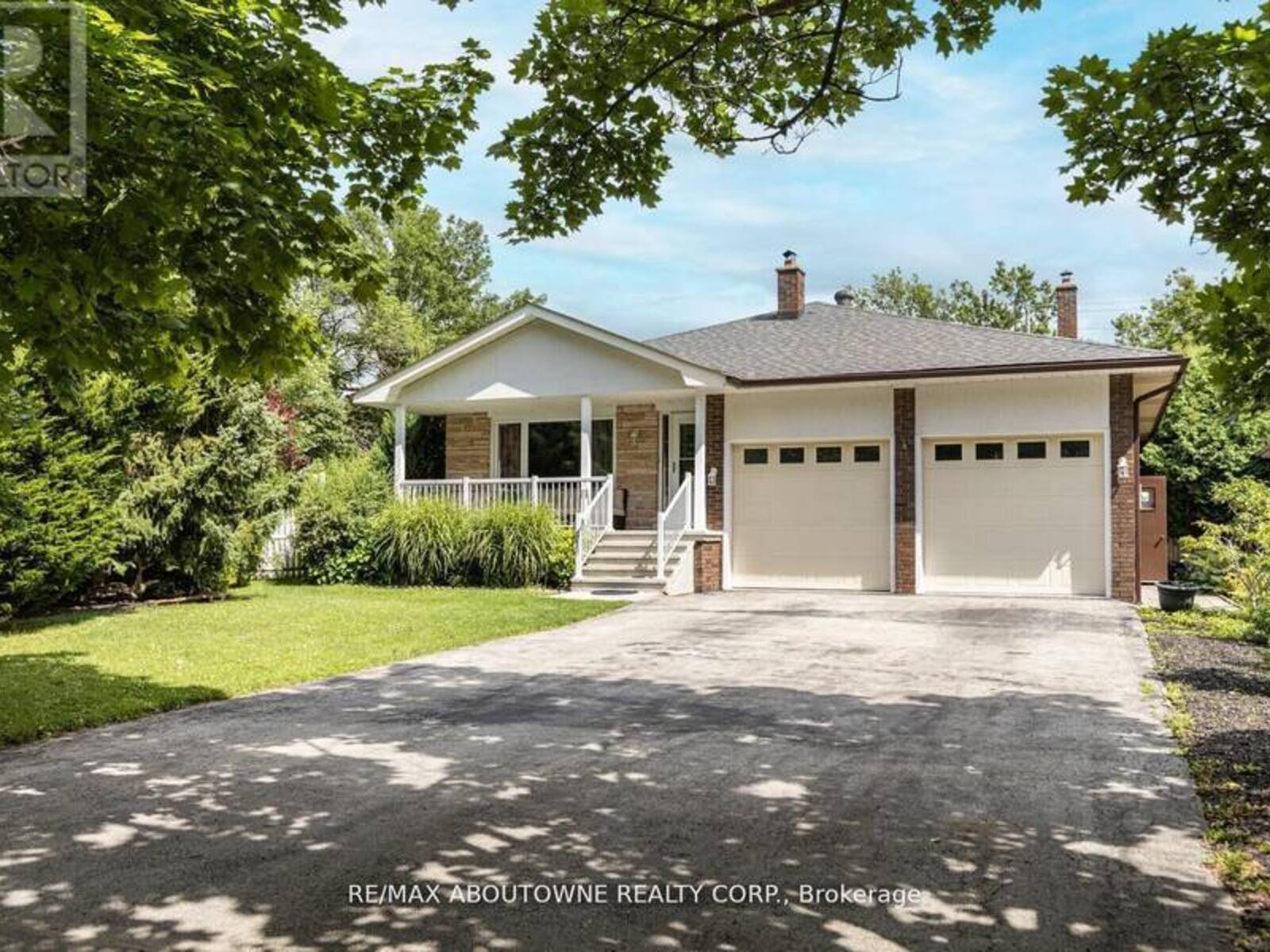 2254 YATES COURT, Oakville, Ontario L6L 5K6