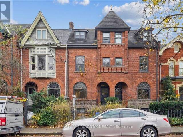 401 CARLTON STREET Toronto Ontario, M5A 2M3