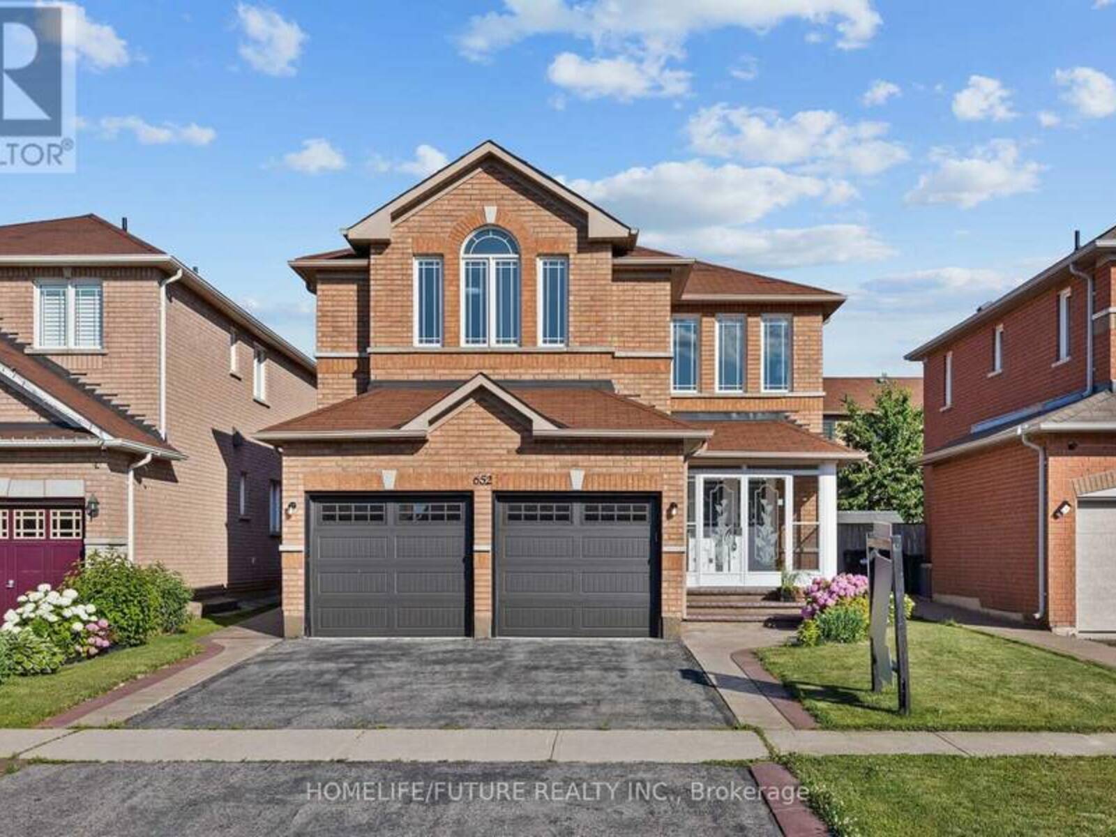 652 TWAIN AVENUE, Mississauga, Ontario L5W 0A3