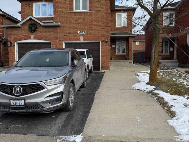 7049 GRAYDON COURT Mississauga Ontario, L5N 7H4