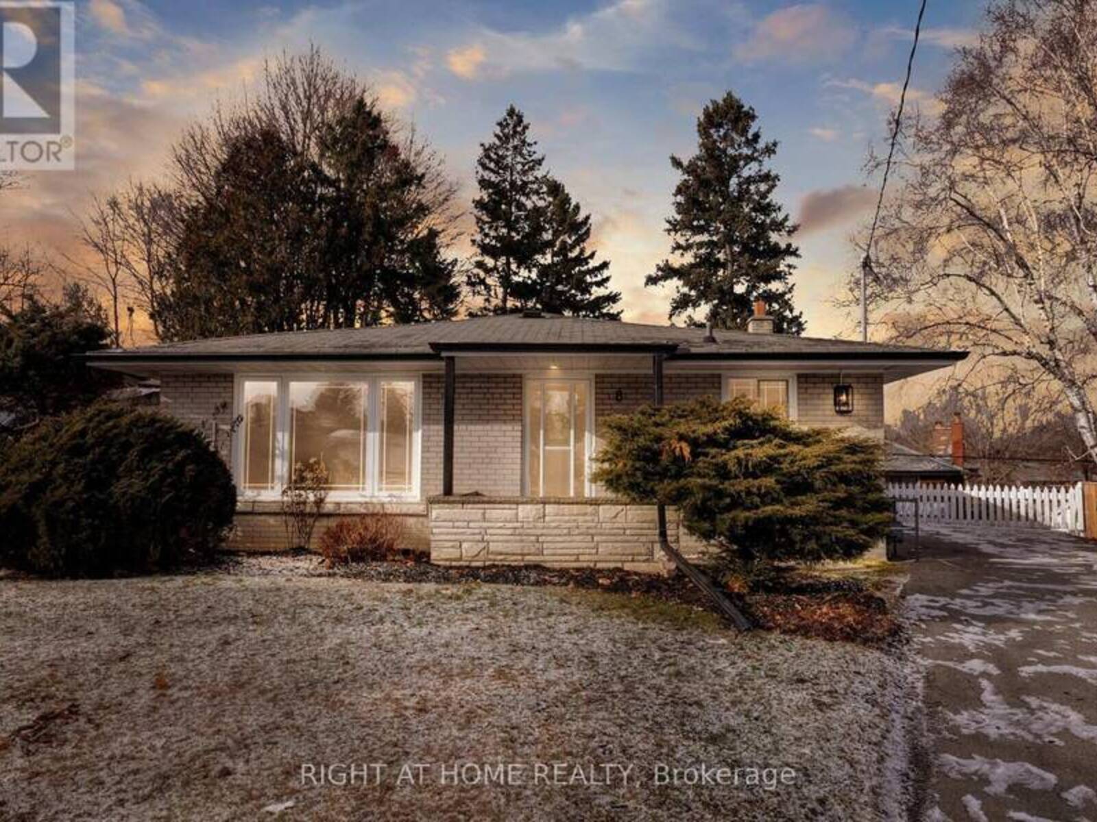 8 LONGHOUSE PLACE, Toronto, Ontario M1H 1W3