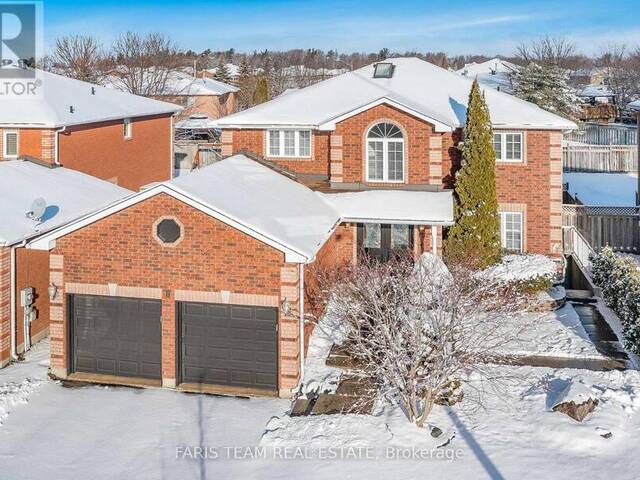 8 FARMSTEAD CRESCENT Barrie Ontario, L4N 8S2