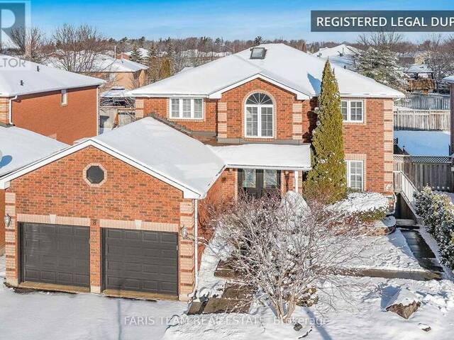 8 FARMSTEAD CRESCENT Barrie Ontario, L4N 8S2