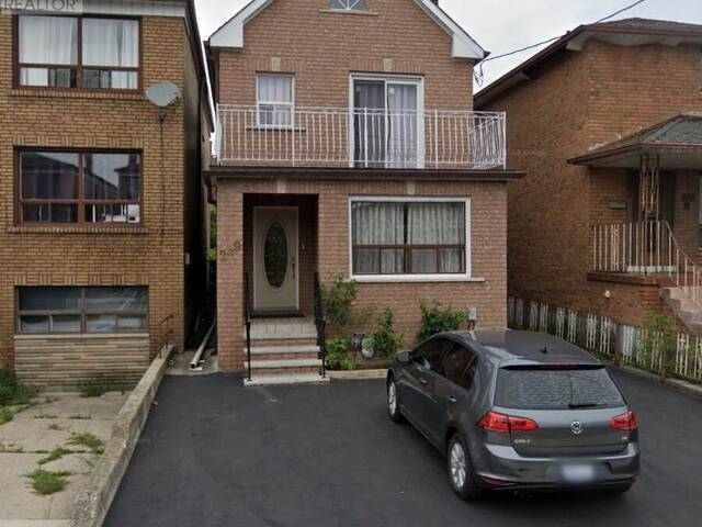 209 CEDRIC AVENUE Toronto Ontario, M6C 3X9