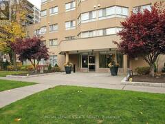 1006 - 4 PARK VISTA Toronto Ontario, M4B 3M8