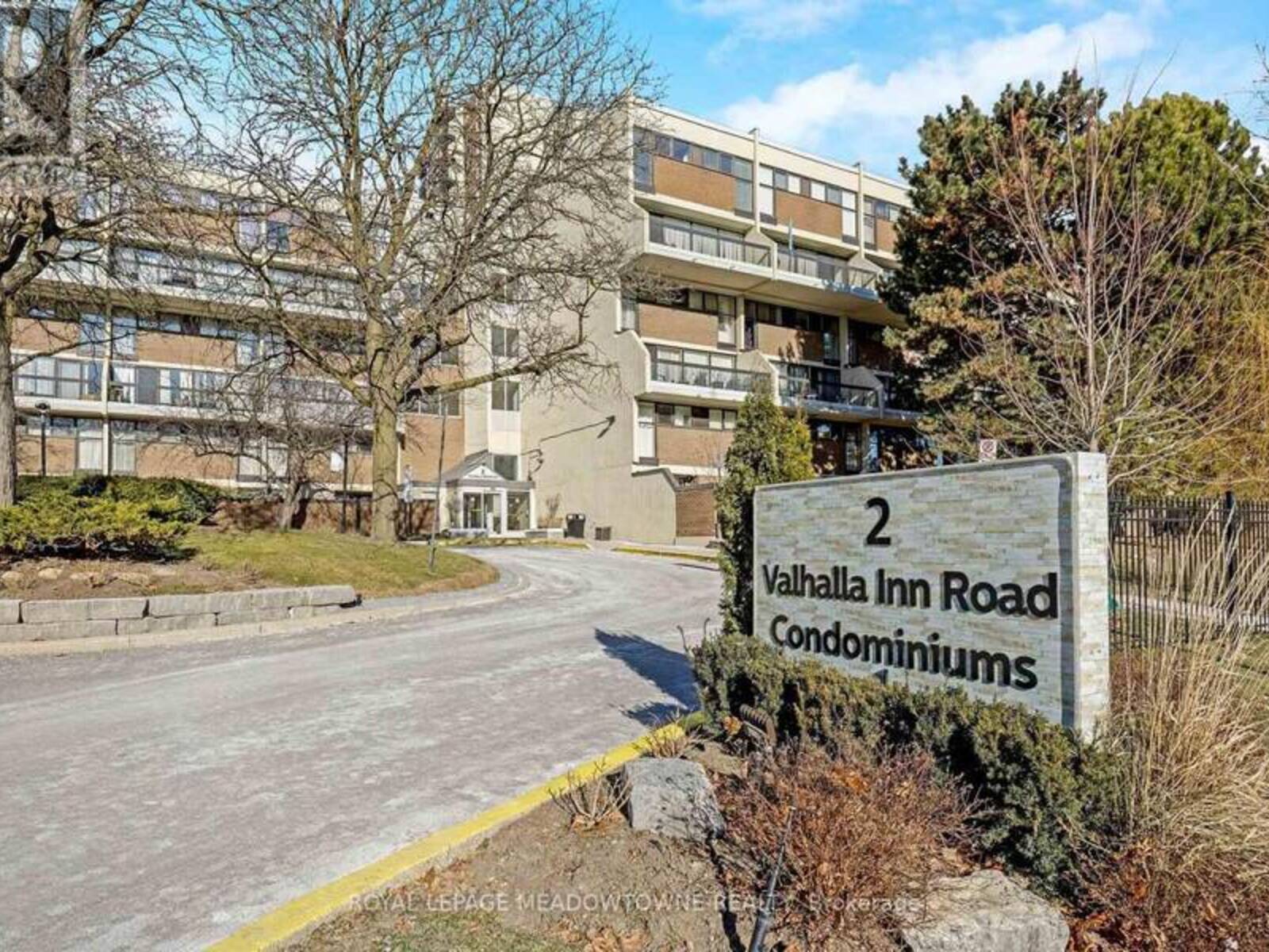 215 - 2 VALHALLA INN ROAD, Toronto, Ontario M9B 6C3