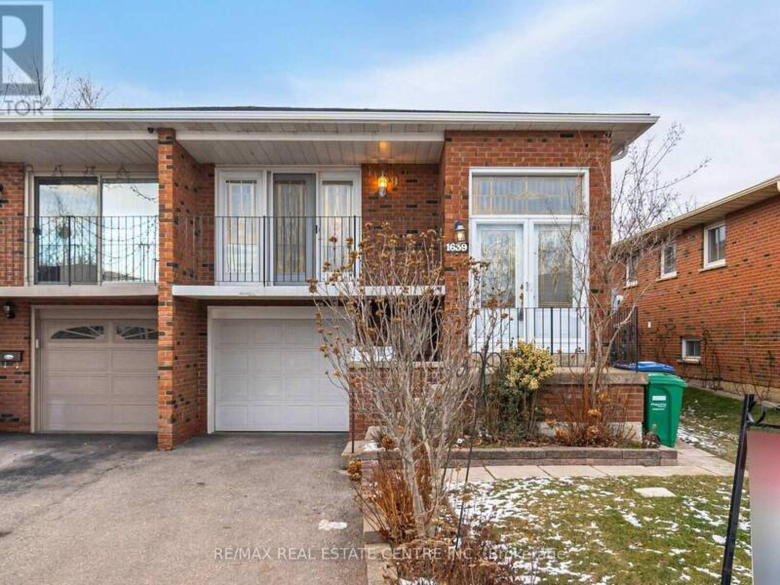 1639 CORKSTONE GLADE, Mississauga, Ontario L4W 2E9