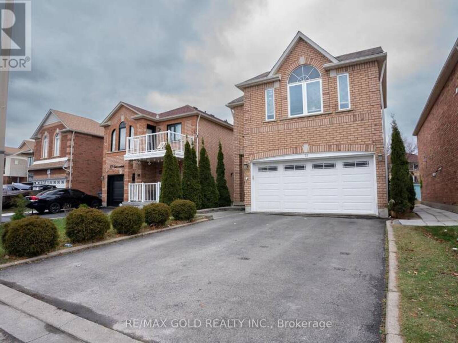 21 SUMMERDALE CRESCENT, Brampton, Ontario L6X 4V8