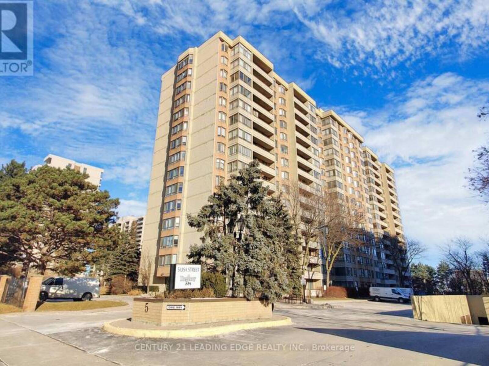 401 - 5 LISA STREET, Brampton, Ontario L6T 4T4