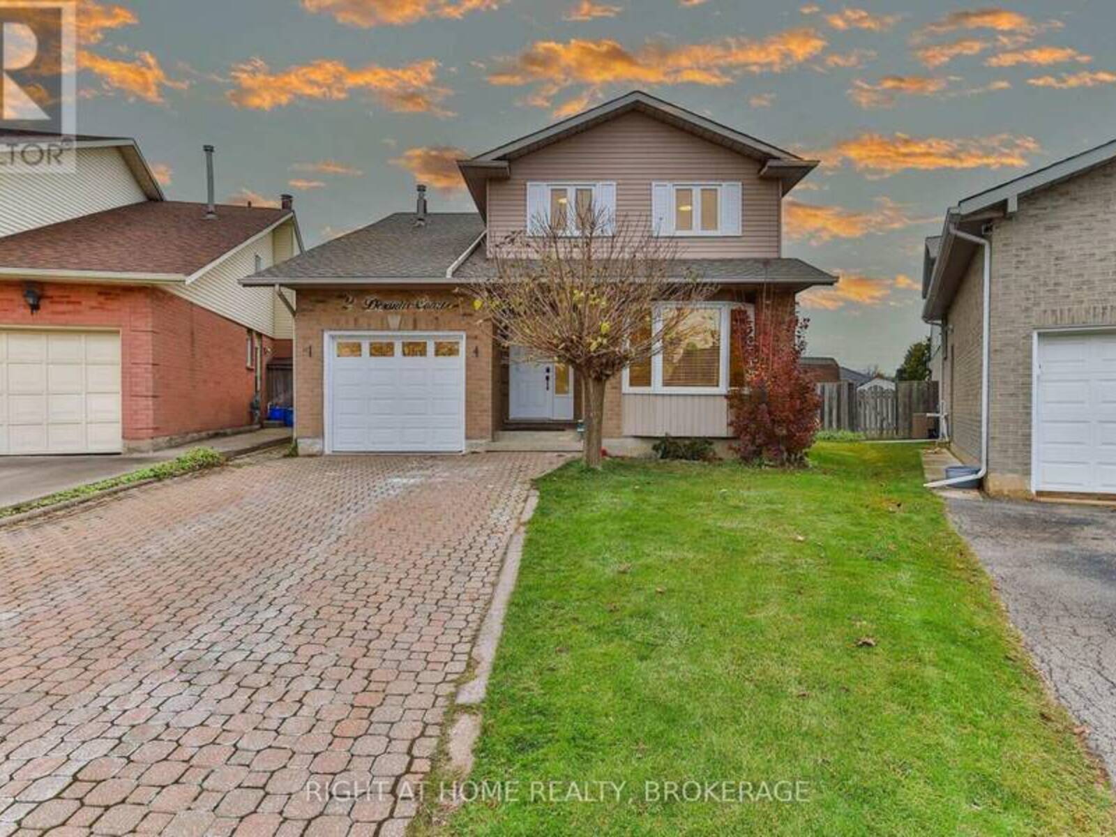 2 DESANTIS COURT, Hamilton, Ontario L8W 3A9