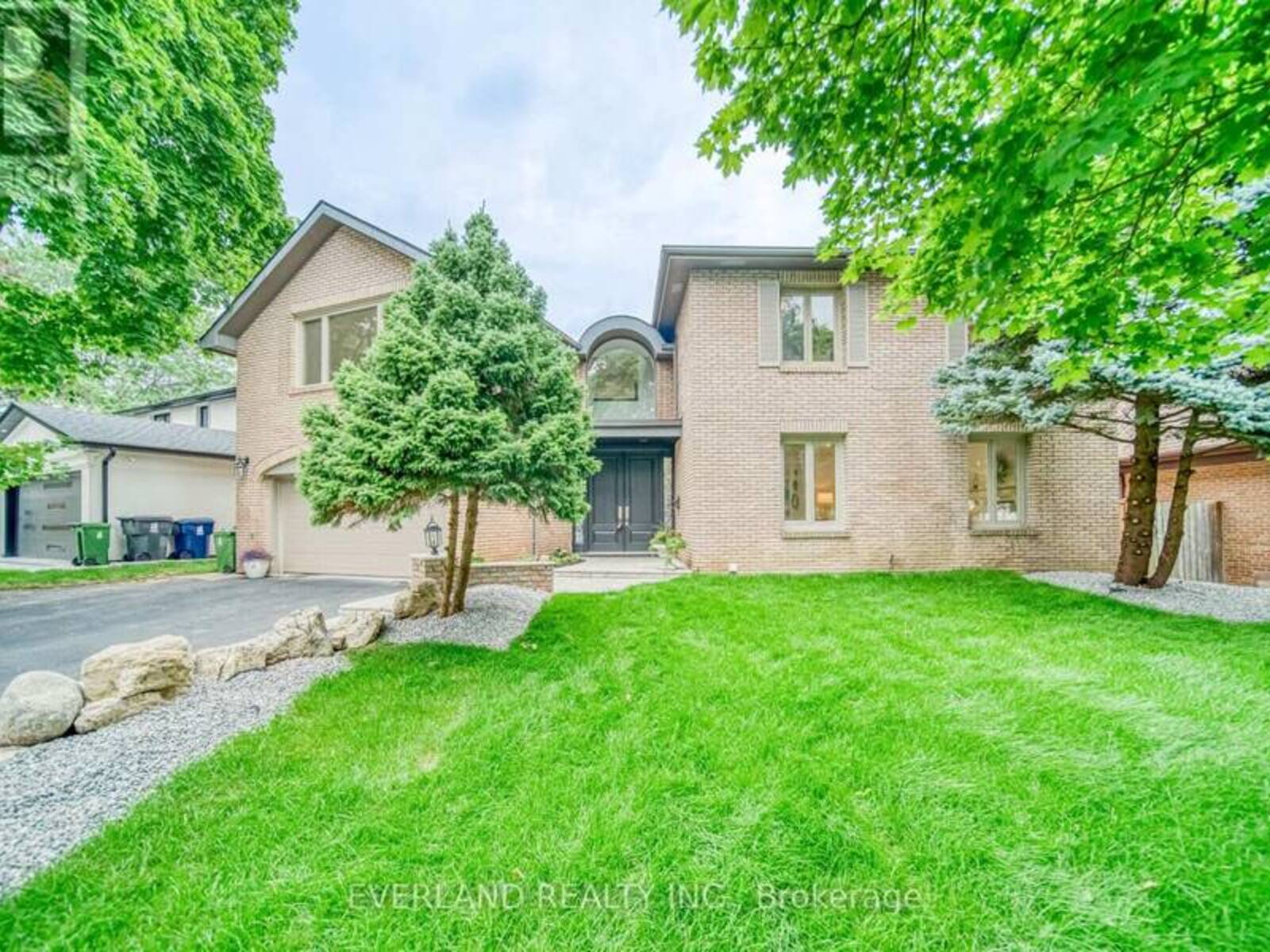 8 ELLIOTWOOD COURT, Toronto, Ontario M2L 2P9