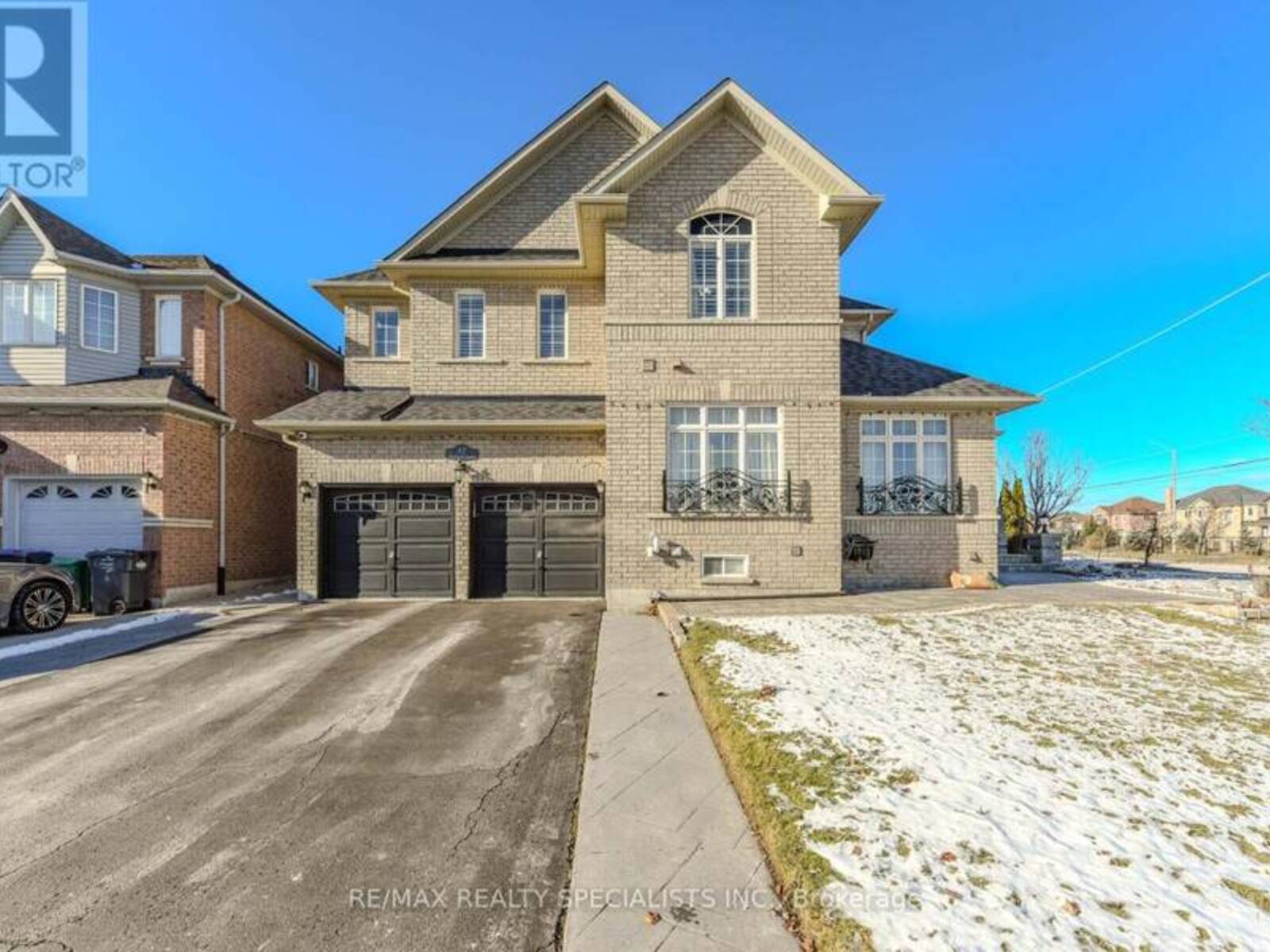 37 BLUFFWOOD CRESCENT, Brampton, Ontario L6P 2P3