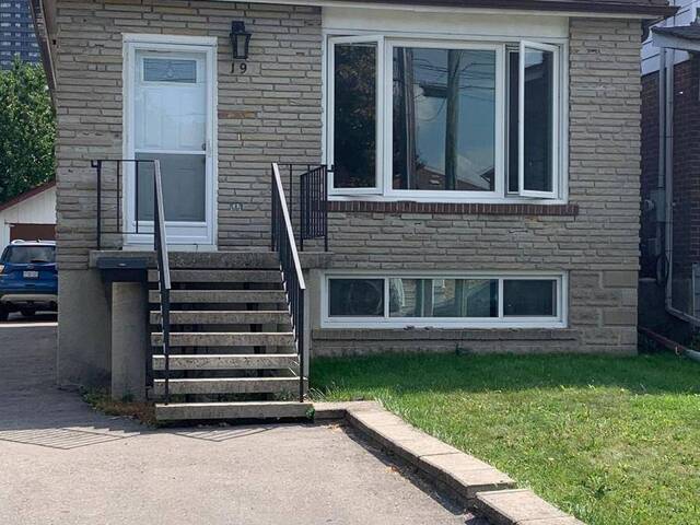 19 DEE AVENUE Toronto Ontario, M9N 1S8