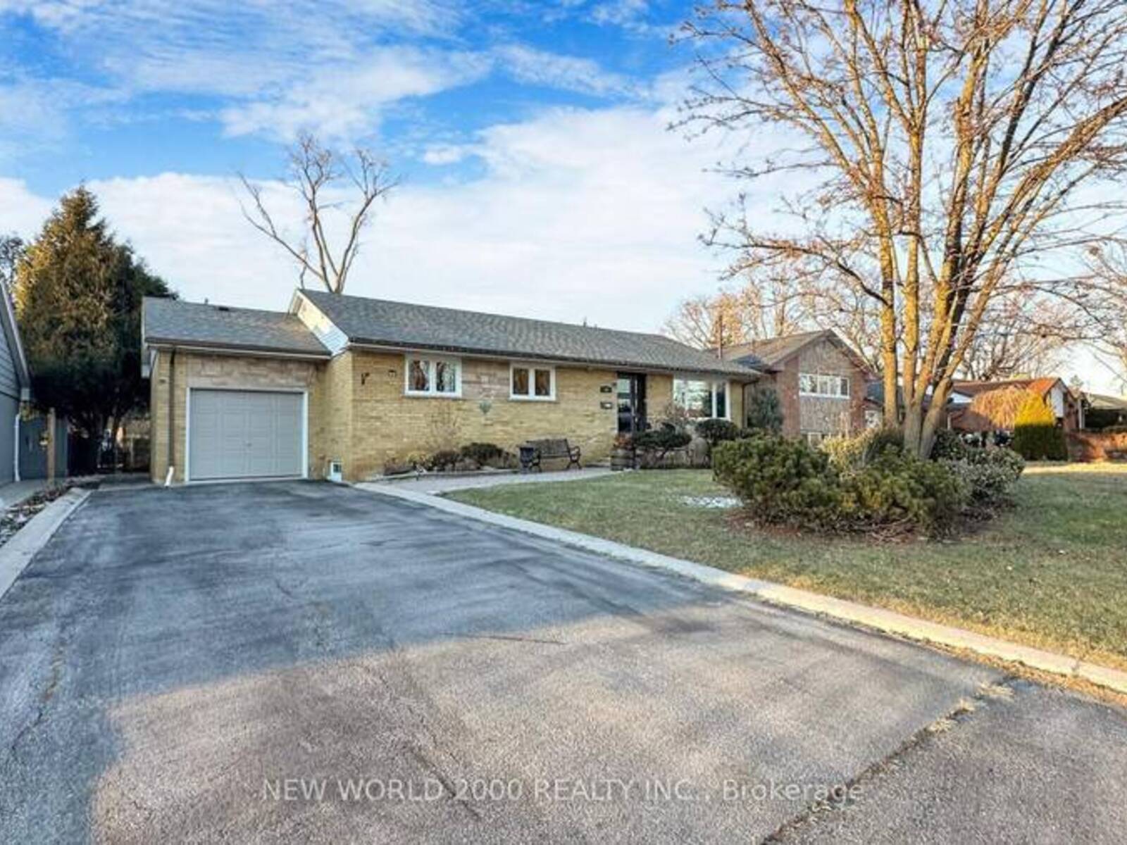 10 SUBURBAN DRIVE, Mississauga, Ontario L5N 1G5