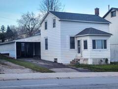 89 HOLLAND STREET E Bradford West Gwillimbury Ontario, L3Z 2B2