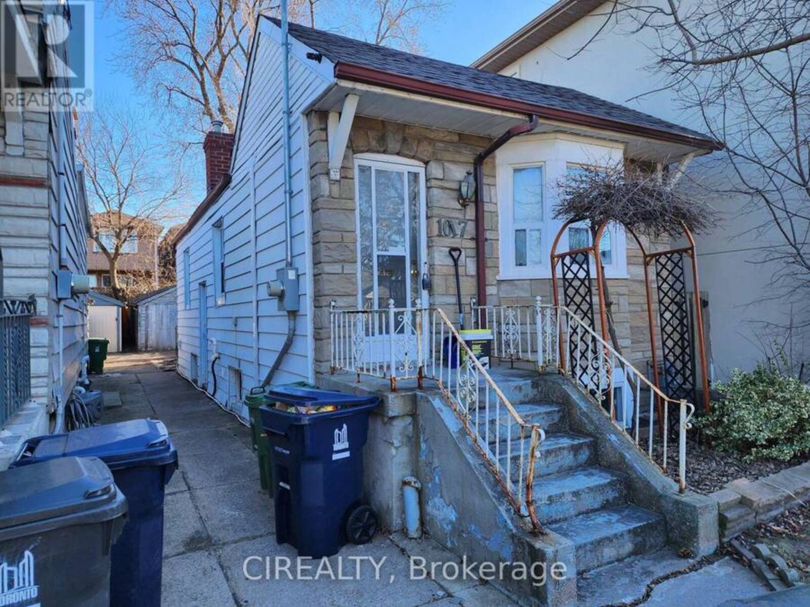 1017 GREENWOOD AVENUE, Toronto, Ontario M4J 4C9