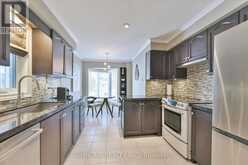 6 FOXTAIL RIDGE | Newmarket Ontario | Slide Image Four