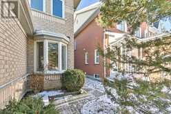 6 FOXTAIL RIDGE | Newmarket Ontario | Slide Image Five