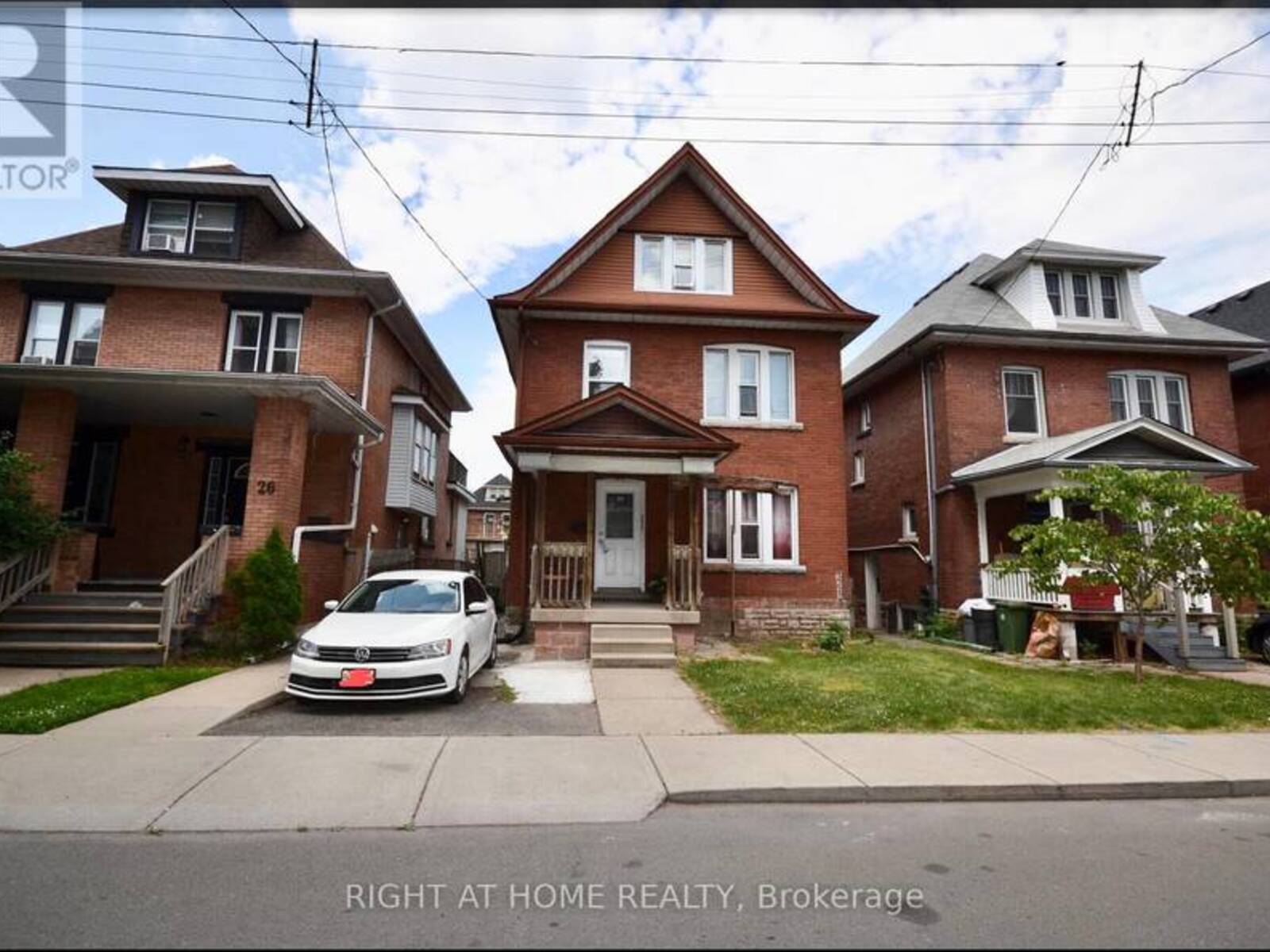 24 SPADINA AVENUE W, Hamilton, Ontario L8M 2W9