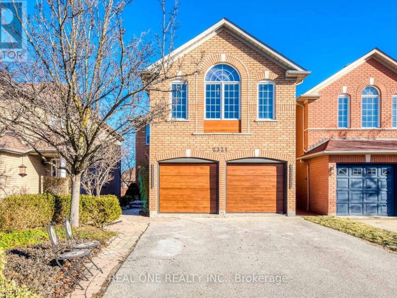 2321 YORKTOWN CIRCLE, Mississauga, Ontario L5M 5Y1