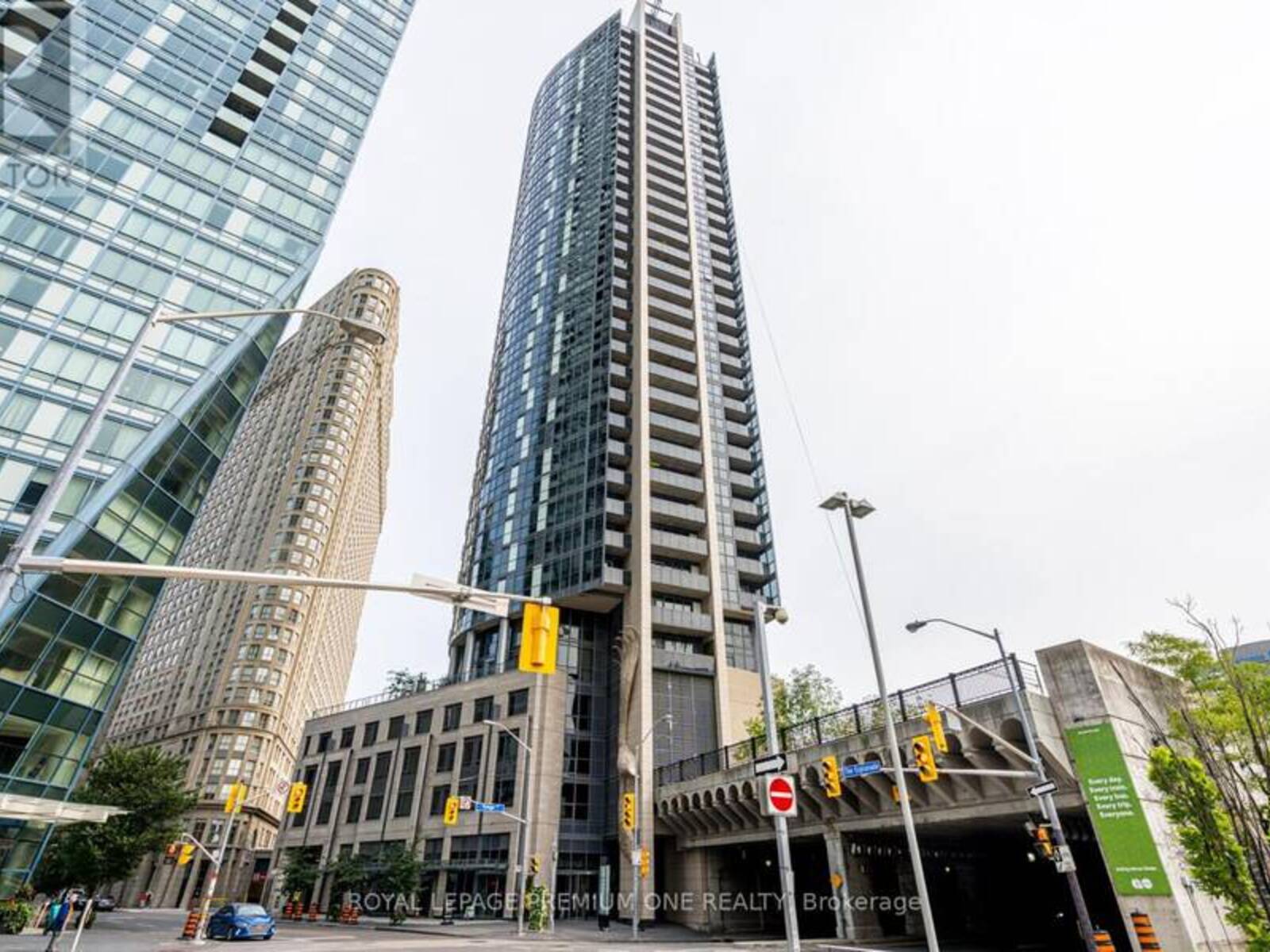 806 - 1 THE ESPLANADE, Toronto, Ontario M5E 0A8