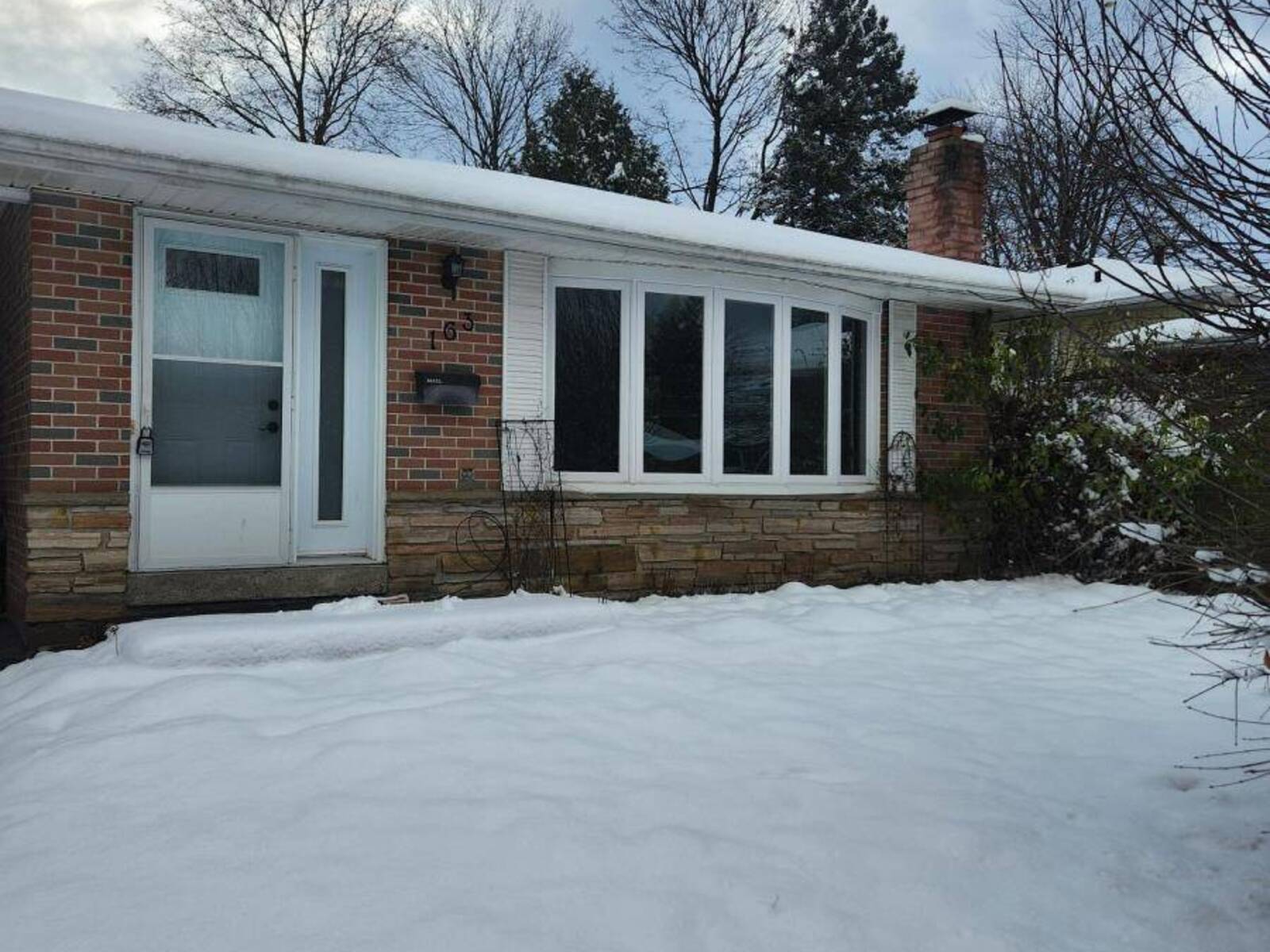 163 HAZELGLEN DRIVE, Kitchener, Ontario N2M 2E6