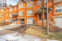 14 - 95 WELDRICK ROAD E | Richmond Hill Ontario | Slide Image Three