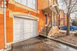 14 - 95 WELDRICK ROAD E | Richmond Hill Ontario | Slide Image Four