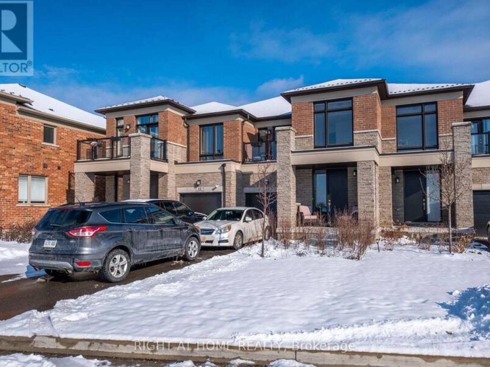 10 STUBBS LANE, Aurora, Ontario L4G 3Y3