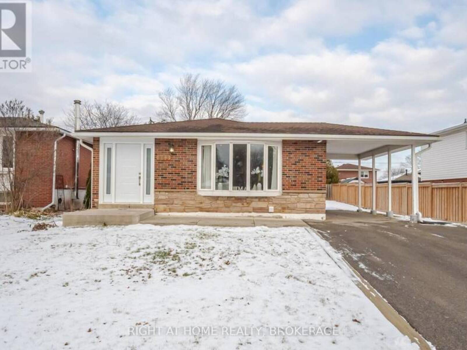 663 CAPE AVENUE, Burlington, Ontario L7L 4M5