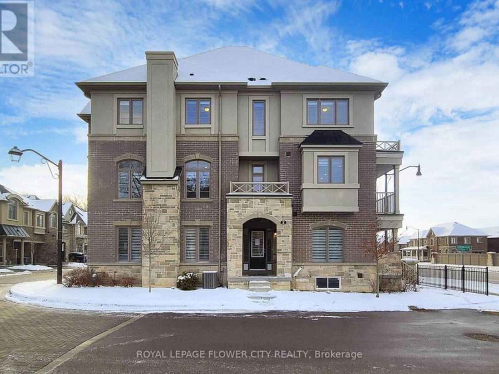 2 SUMMERBEAM WAY, Brampton, Ontario L6Y 6H3