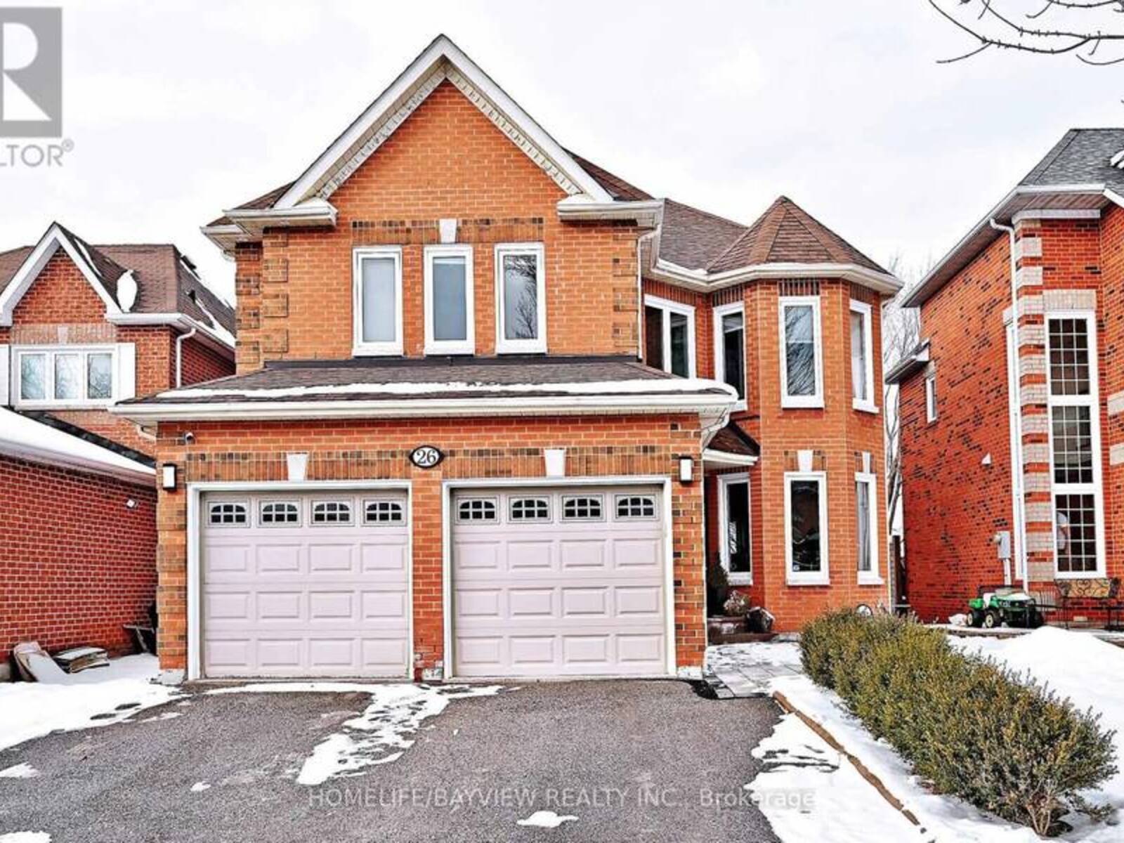 26 SANDFIELD DRIVE, Aurora, Ontario L4G 6R7