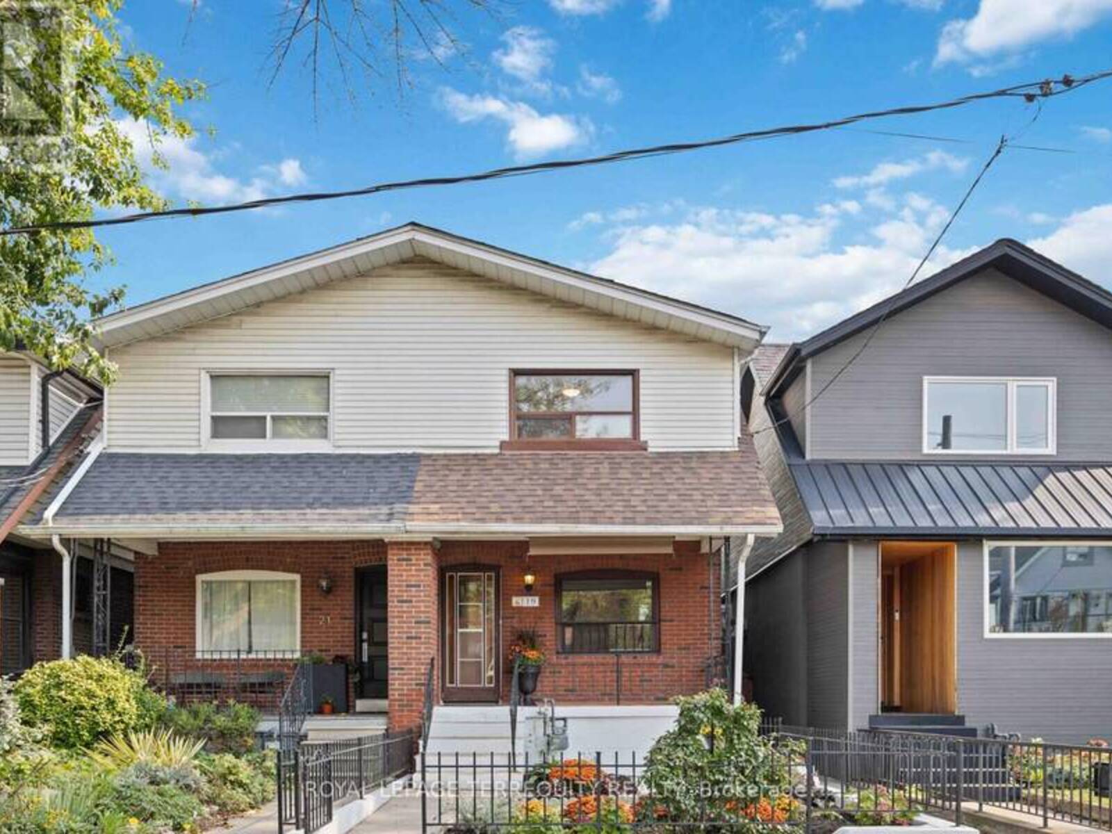 19 CURZON STREET, Toronto, Ontario M4M 3B3