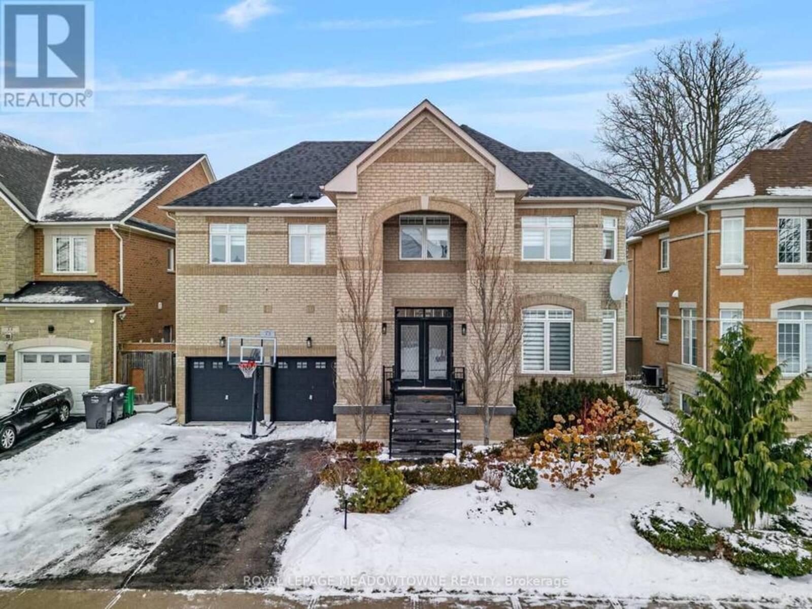 33 NOVA SCOTIA ROAD, Brampton, Ontario L6Y 5K6