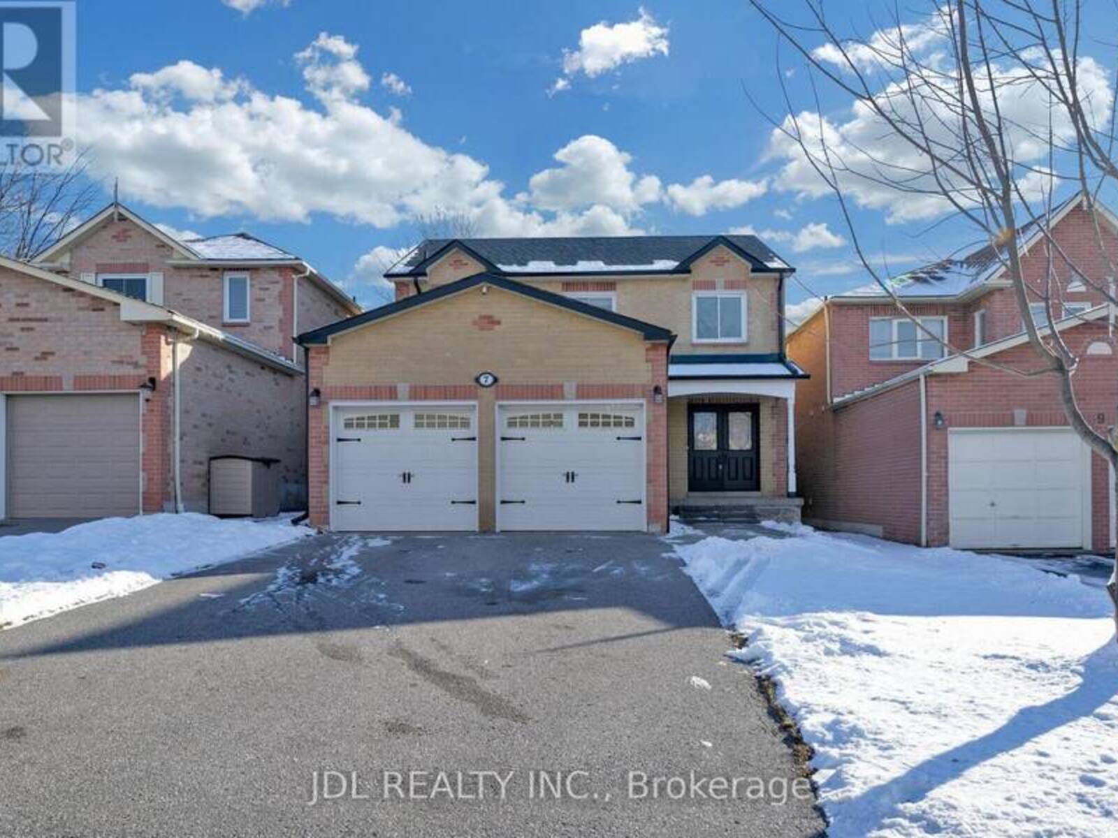 7 PARKINS DRIVE, Ajax, Ontario L1T 3K9