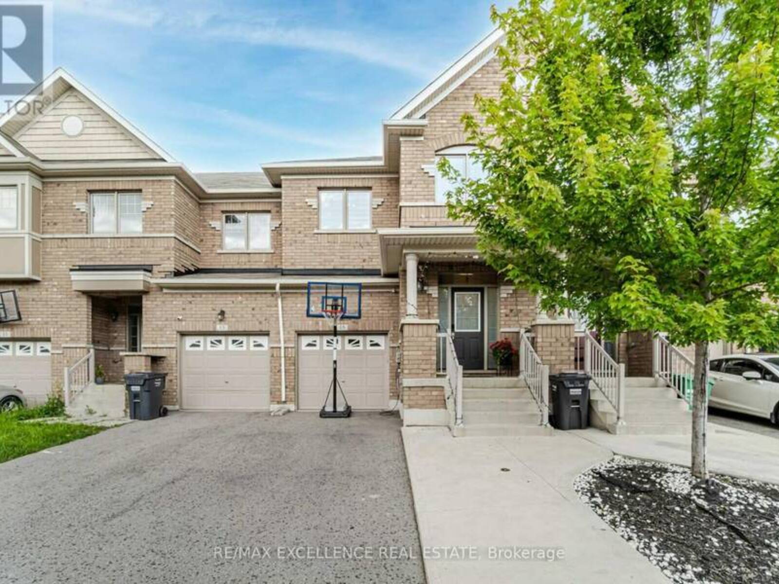 15 DAVENFIELD CIRCLE, Brampton, Ontario L6P 4M2