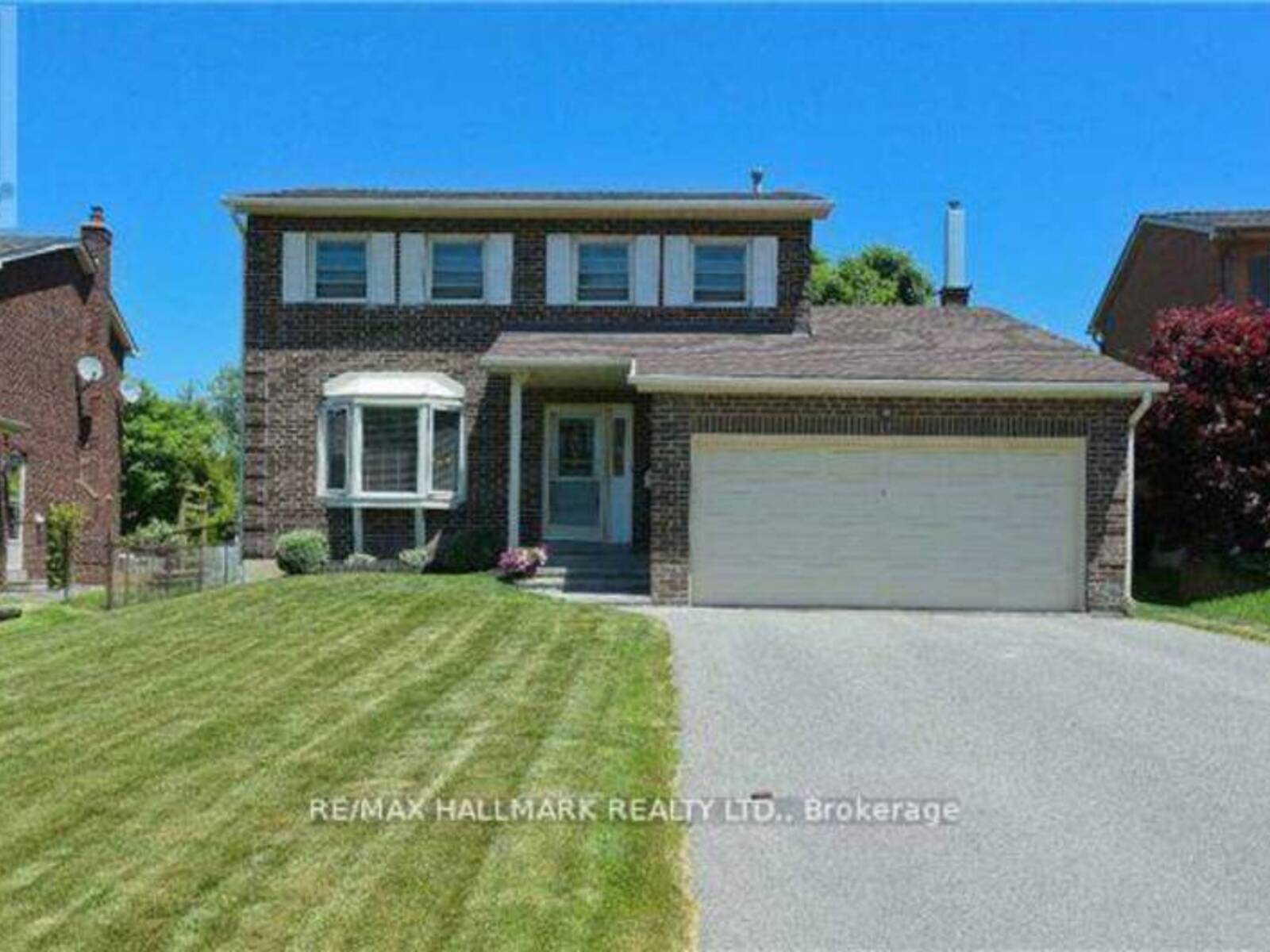 213 HAMPTON COURT, Newmarket, Ontario L3Y 6J5