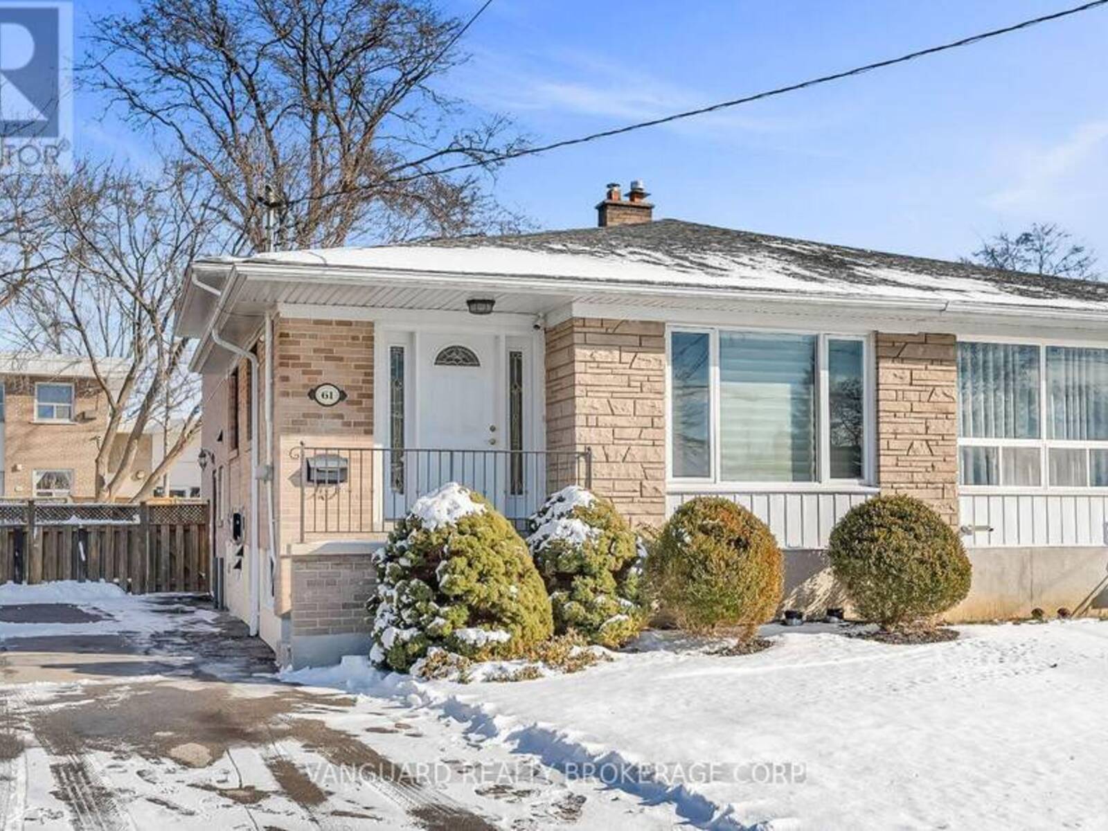 61 GAMBELLO CRESCENT, Toronto, Ontario M3J 1W2